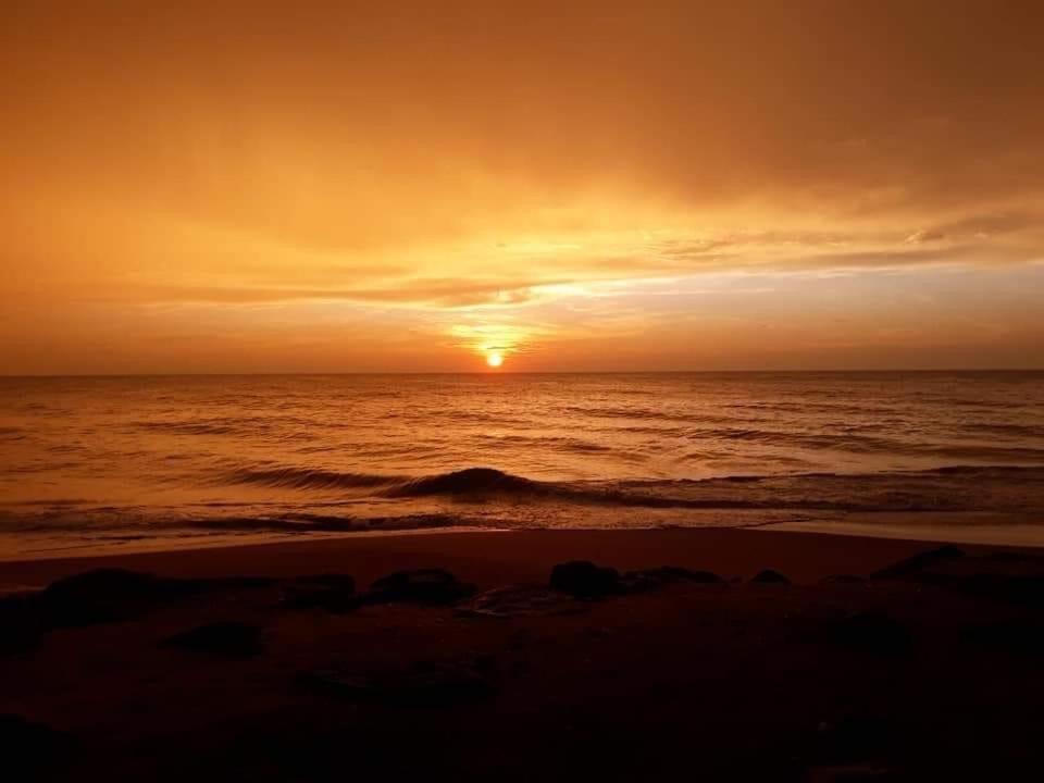 Solomon Beach Hotel Marawila Bagian luar foto