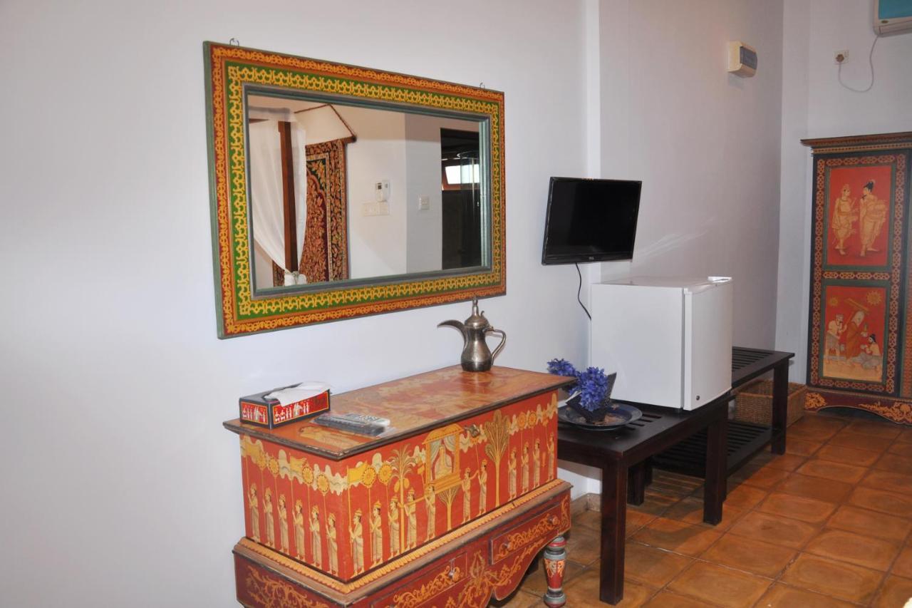 Solomon Beach Hotel Marawila Bagian luar foto