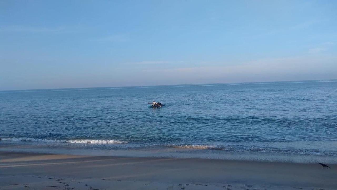 Solomon Beach Hotel Marawila Bagian luar foto