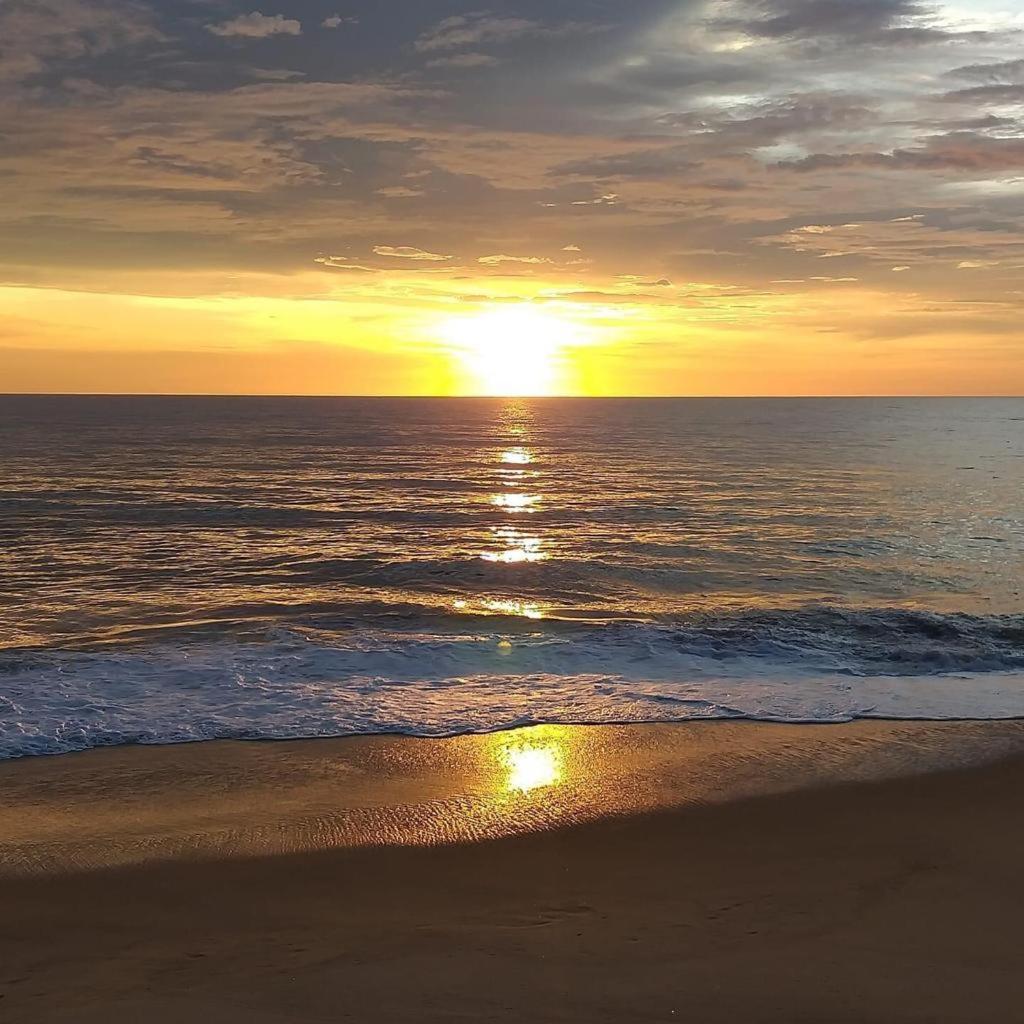 Solomon Beach Hotel Marawila Bagian luar foto