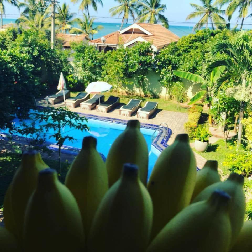 Solomon Beach Hotel Marawila Bagian luar foto