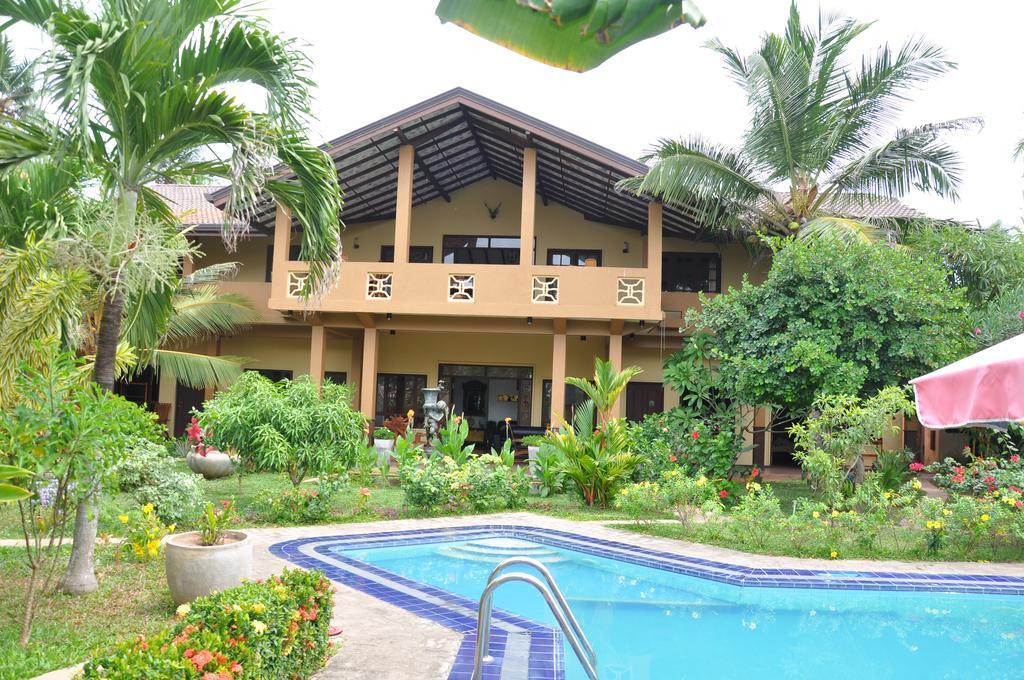 Solomon Beach Hotel Marawila Bagian luar foto