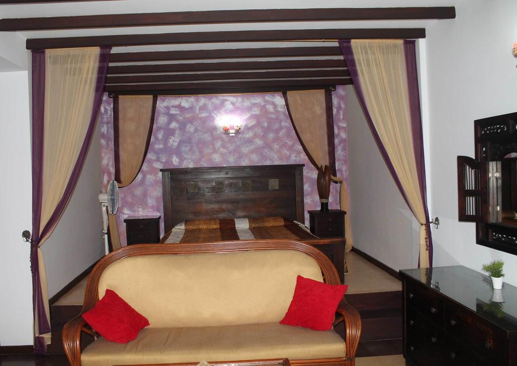 Solomon Beach Hotel Marawila Bagian luar foto
