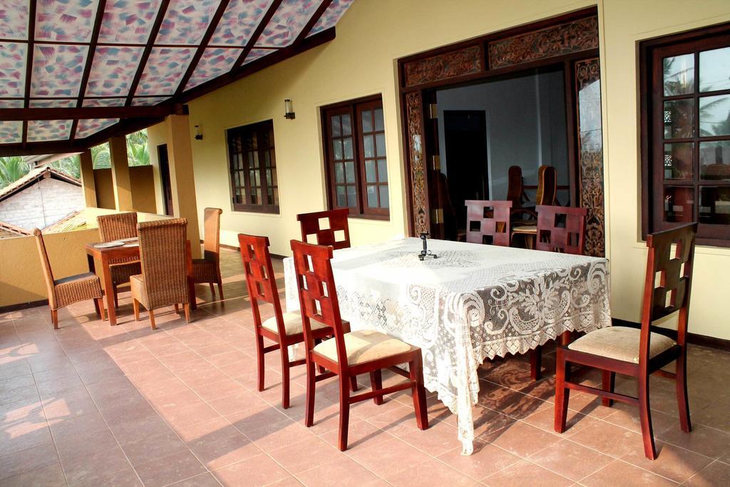 Solomon Beach Hotel Marawila Bagian luar foto