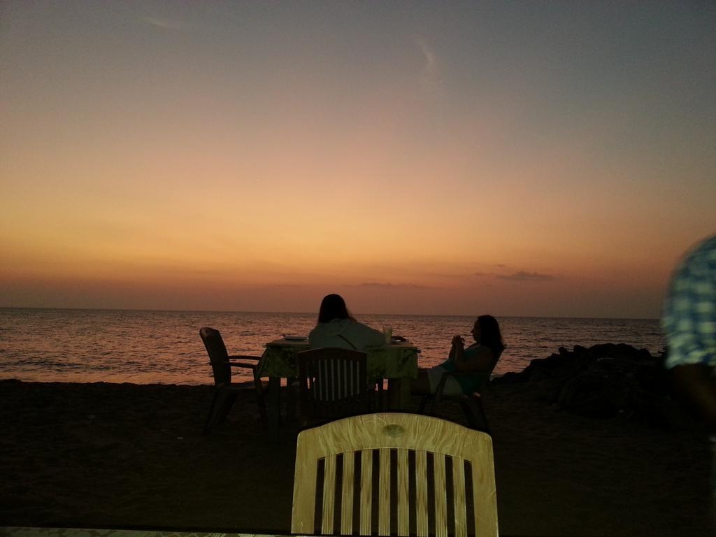 Solomon Beach Hotel Marawila Bagian luar foto